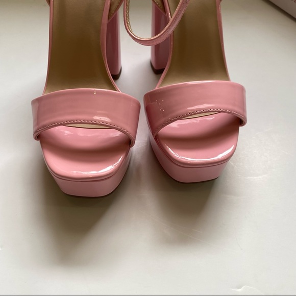 Delicious Lori faux patent leather platform heels - Picture 4 of 5